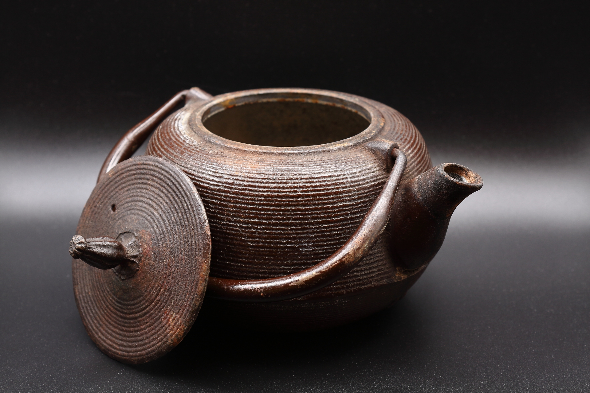 高く売るコツを解説！骨董品を買取に出すポイントは？ | Trio[トリオ]